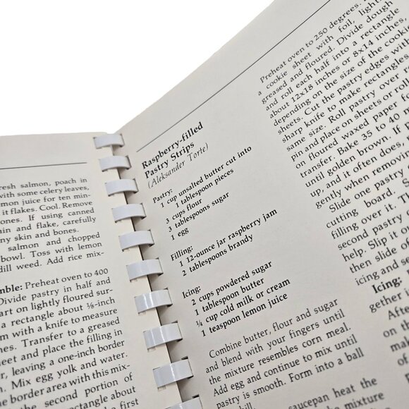 Entertaining Arts Cookbook University Of Iowa Recipe Book Performers Patrons - Picture 6 of 16